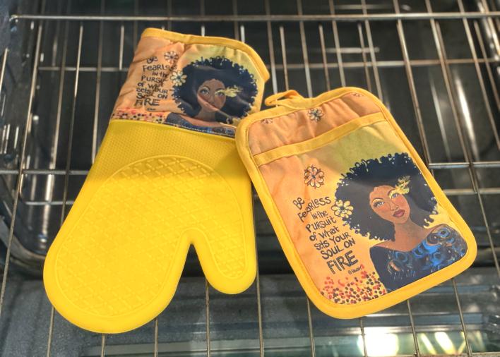 African American Oven Mitt and Potholder (2)