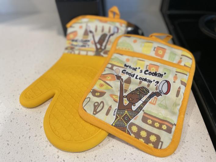 African American Oven Mitt and Potholder - B (3) What's Cookin' Good Lookin' Oven Mitt Potholder Set