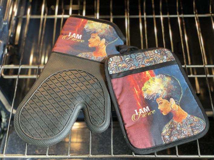 OPS226_ I Am Fierce Oven Mitt Potholder Set